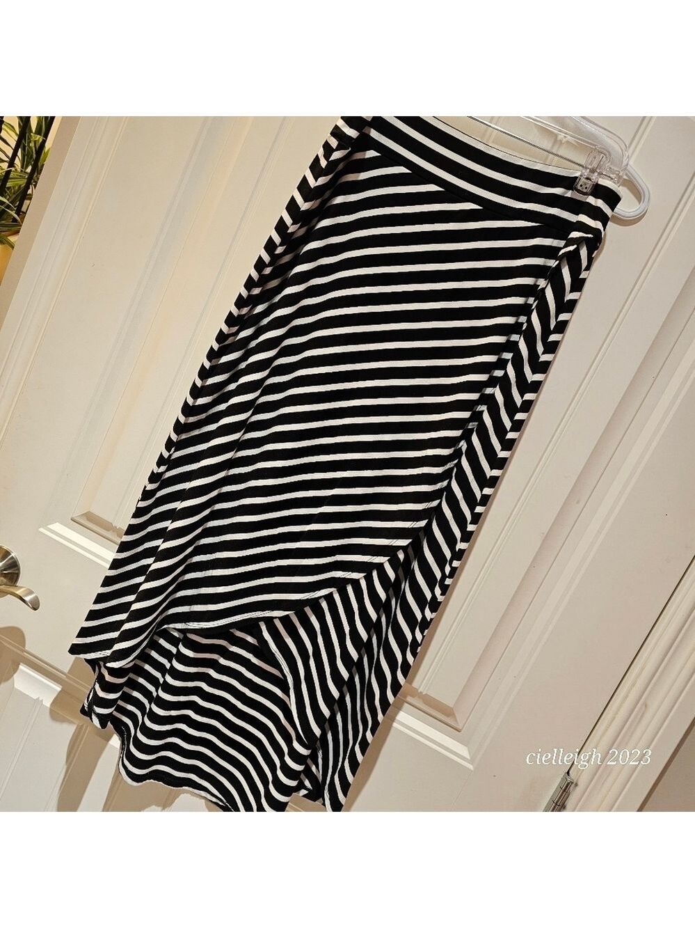 💥4 for $25💥 Striped high/low skirt